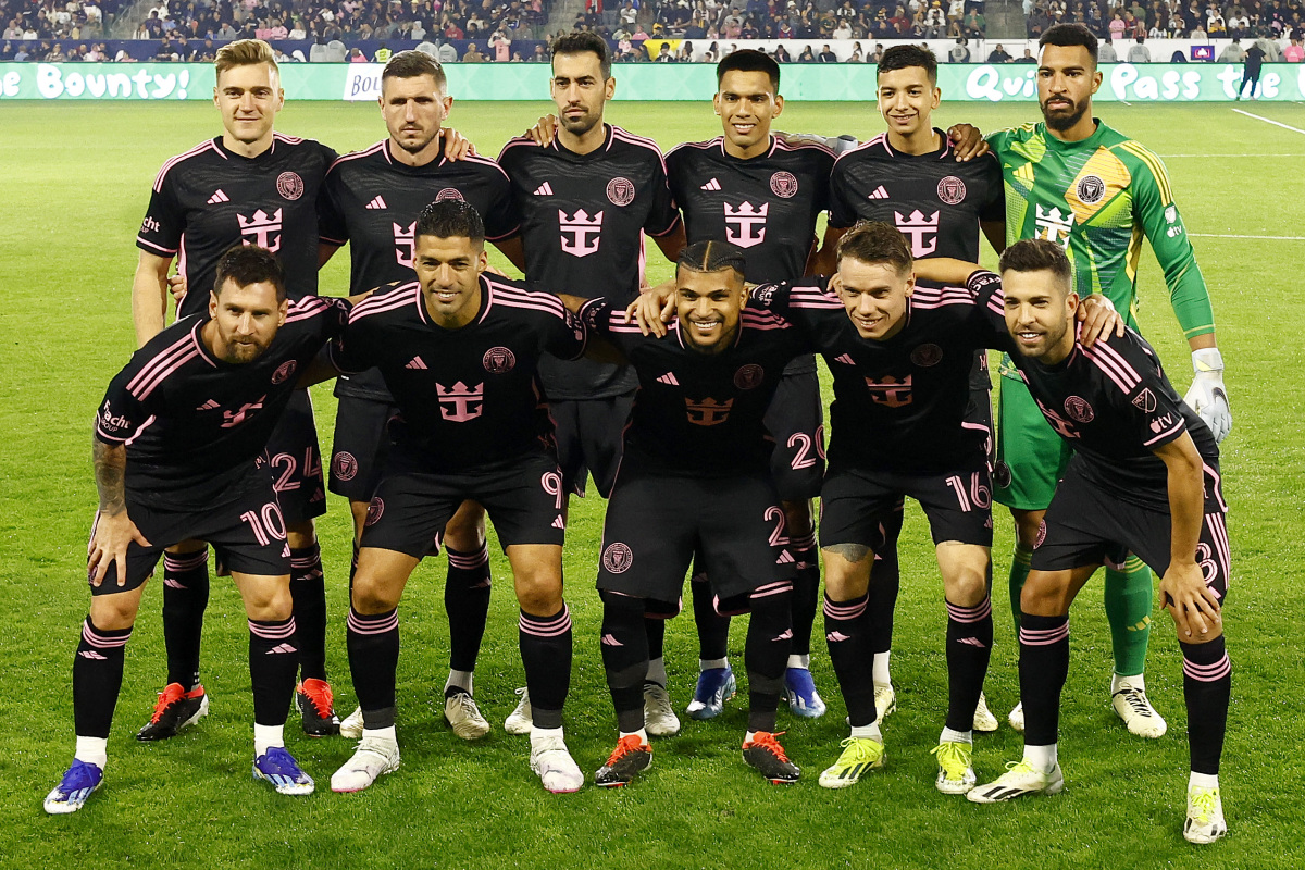 德甲赛后走向成谜;斯图加特内部沟通;引发热议;纪律约束更严格(德甲汉堡对斯图加特) 德甲赛后走向成谜;斯图加特内部沟通;引发热议;纪律约束更严格(德甲汉堡对斯图加特)